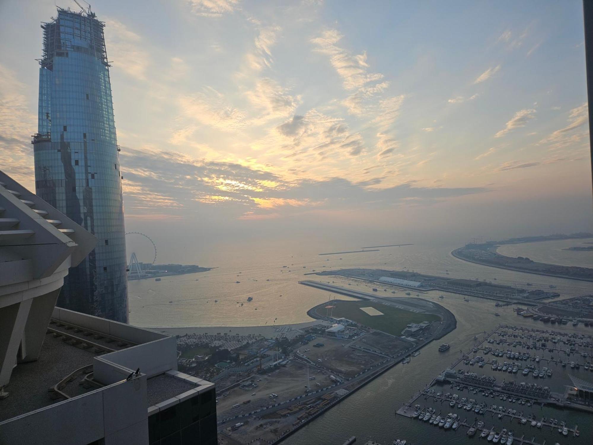 Super Host At Highest Residential Tower In The World, Private Rooms In A Shared Apartment Ντουμπάι Εξωτερικό φωτογραφία